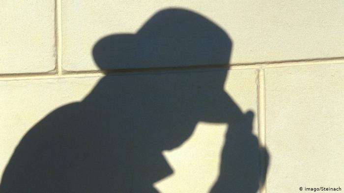 Тень на стене