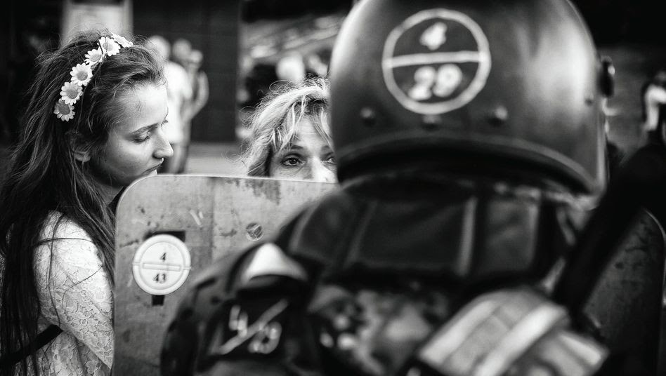 A demonstrator and a policeman in Minsk: It seems as though people have woken up from a long period of hibernation.