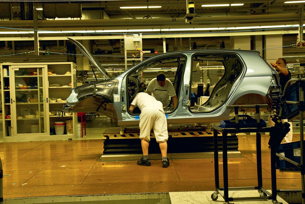 Инженеры немецких автогигантов не верят, что  когда-нибудь роботы полностью заменят людей