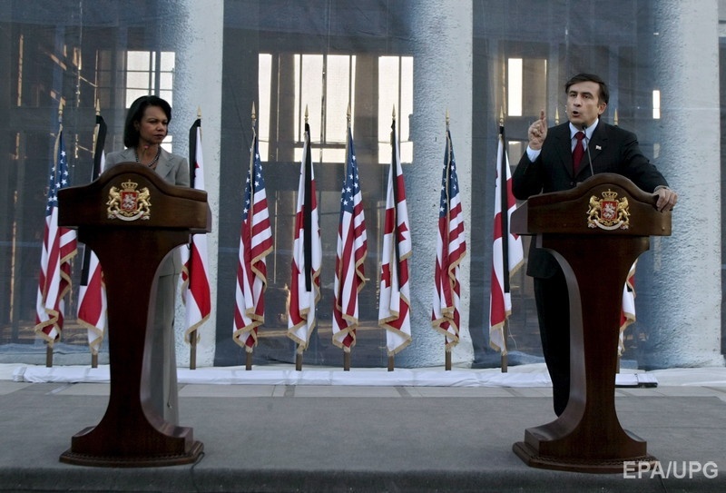 Госсекретарь США Кондолиза Райс и Михаил Саакашвили на брифинге в Тбилиси, 15 августа 2008 года. Фото: EPA