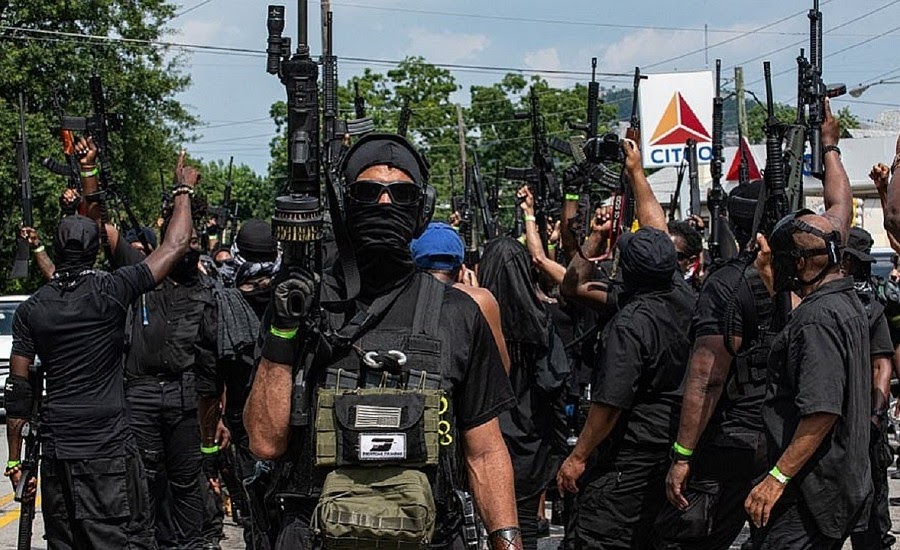 Америка подсчитывает жертвы и готовится к гражданской войне: чёрная милиция бросает вызов реднекам