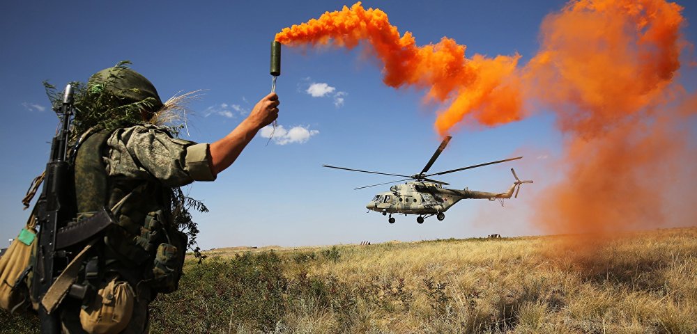 Военнослужащий во время ротно-тактических учений Южного военного округа
