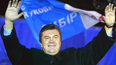 После подсчёта голосов на 80% избирательных участков прорусский противник обгоняет на три пункта свою соперницу, премьер-министра Юлию Тимошенко. Последняя не признаёт себя побеждённой.